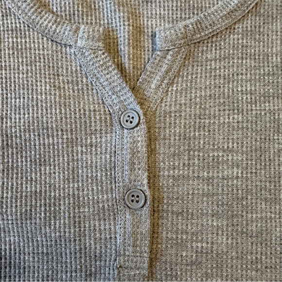 Gray Fitted Long Sleeve Henley Waffle Knit Buttoned Top - Picture 3 of 5